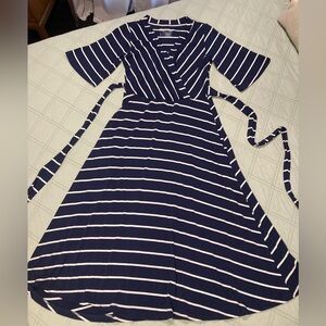 Latched Mama Dress size small